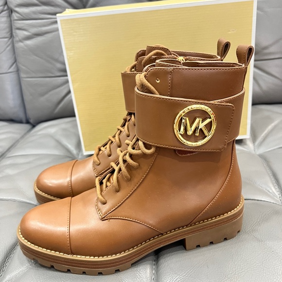 NEW Size 8 MICHAEL KORS Rory Luggage Leather Gold Logo Combat Boots Hiking - Picture 3 of 7